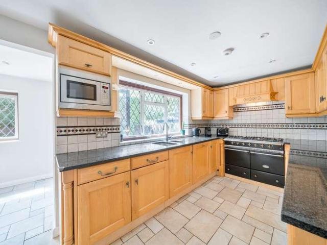 5 bed house for sale