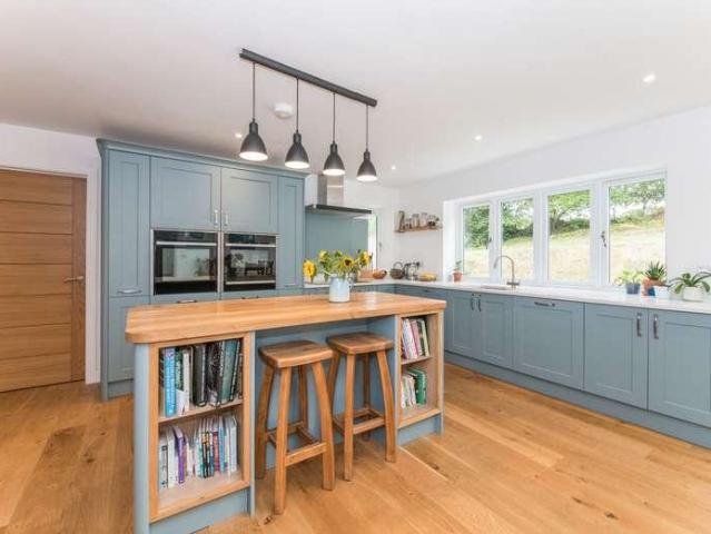 5 bed house for sale
