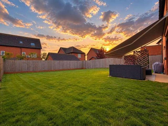 5 bed house for sale