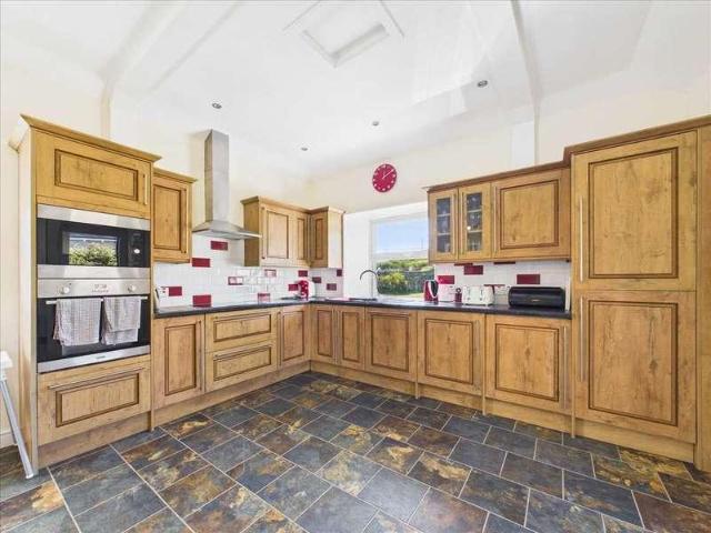 5 bed house for sale