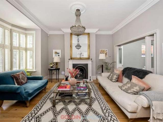 5 bed house for sale