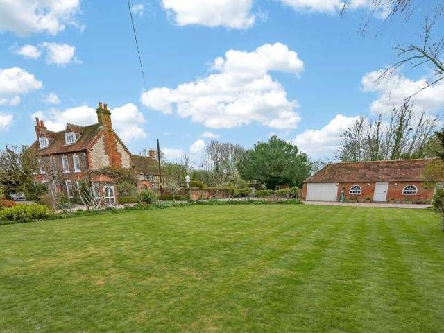5 bed house for sale