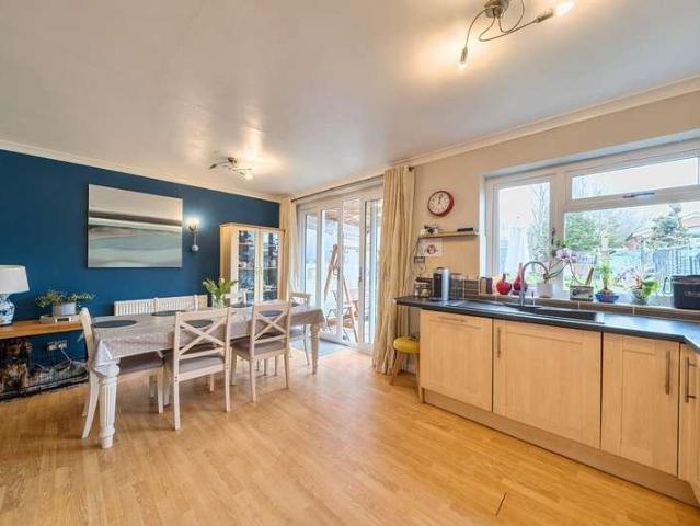 5 bed house for sale