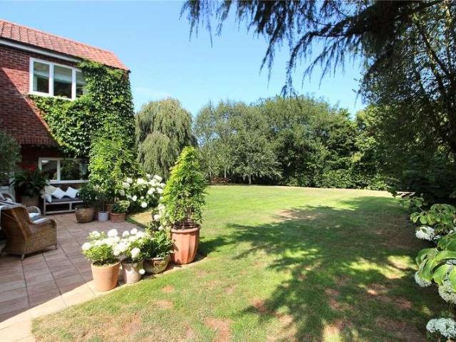 5 bed house for sale