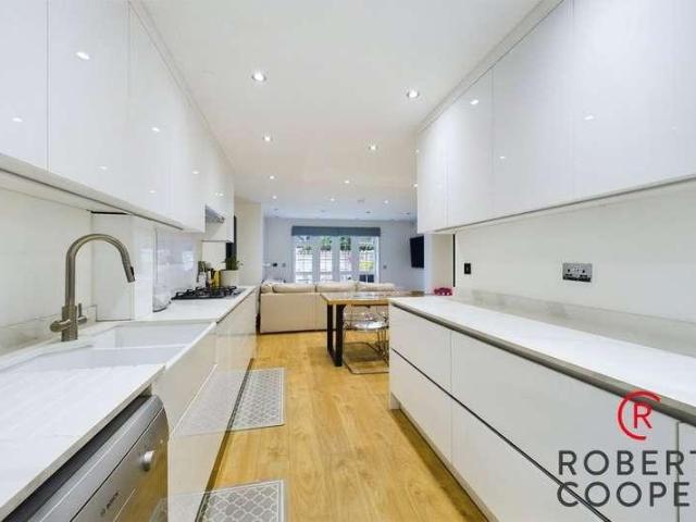 5 bed house for sale