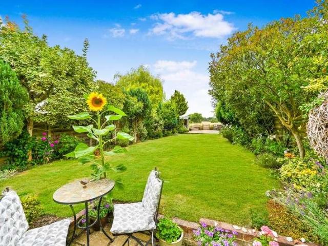 5 bed house for sale