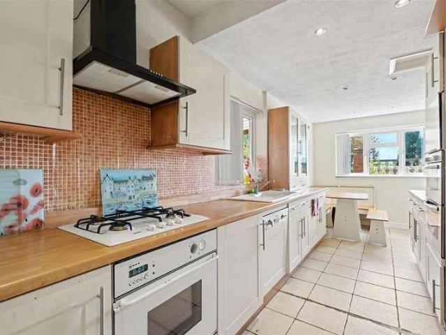 5 bed house for sale