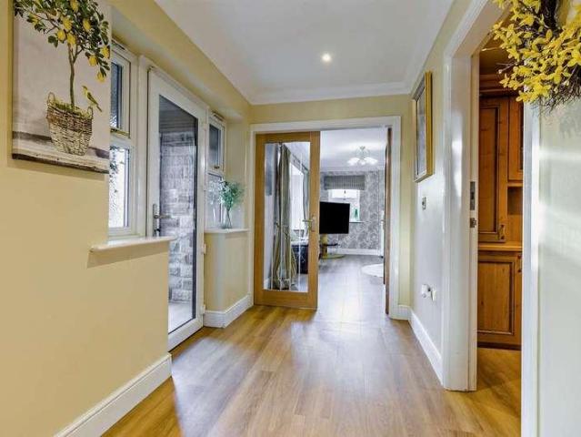5 bed house for sale