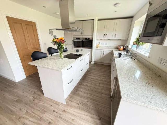 5 bed house for sale