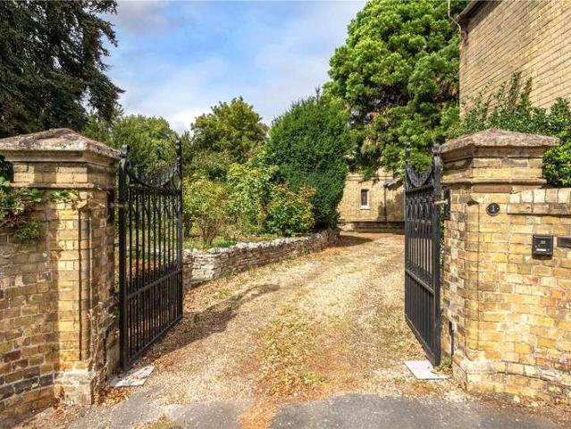 5 bed house for sale