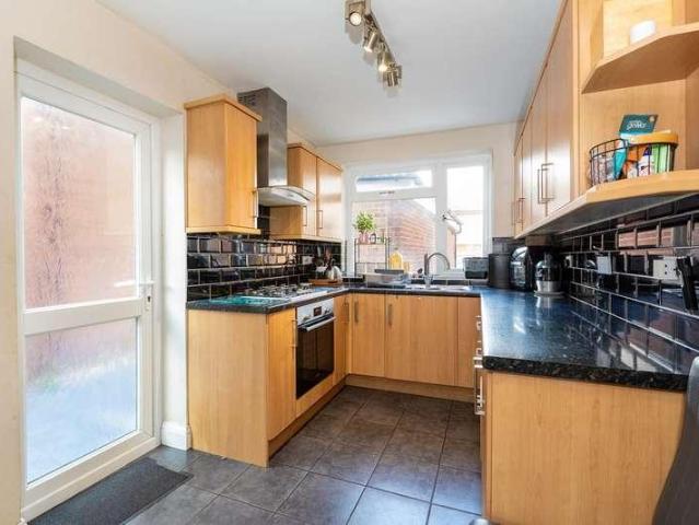 5 bed house for sale