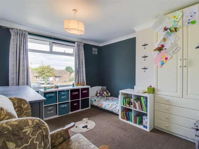 5 bed house for sale