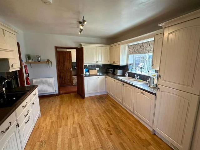 5 bed house for sale