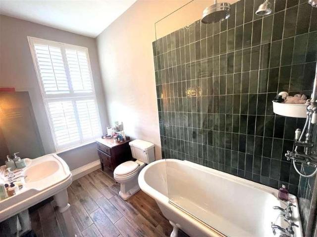 5 bed house for sale