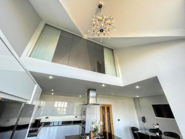 5 bed house for sale