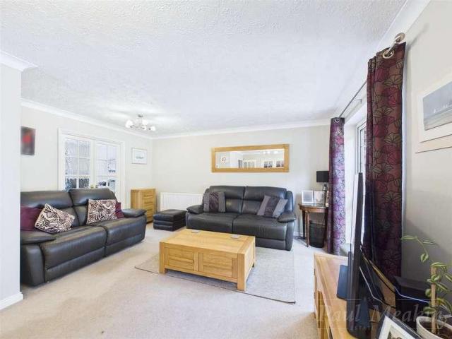 5 bed house for sale