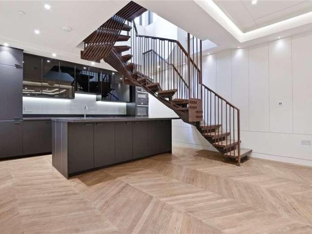 5 bed house for sale