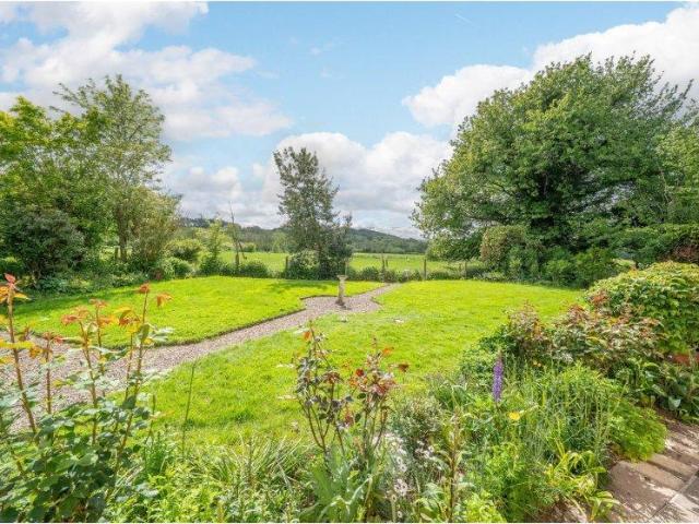 5 bed house for sale