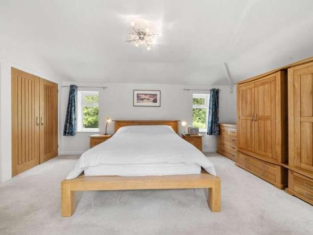 5 bed house for sale