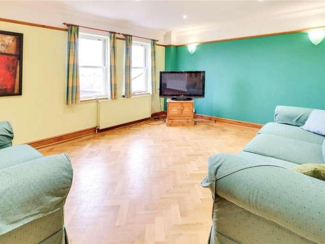 5 bed house for sale