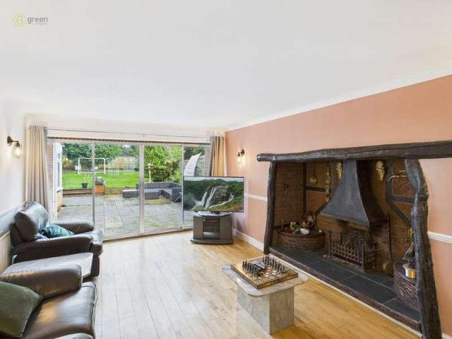 5 bed house for sale
