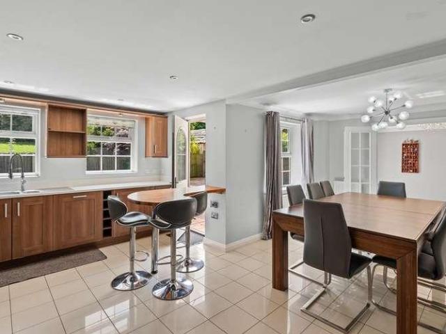 5 bed house for sale