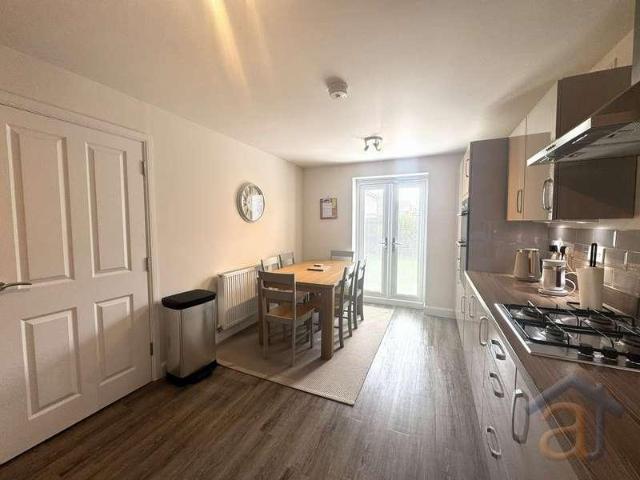 5 bed house for sale