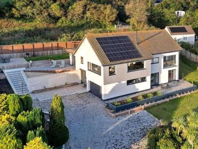 5 bed house for sale