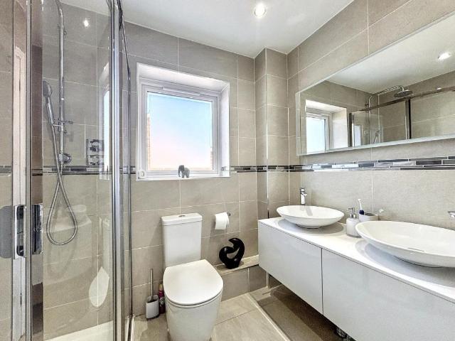 5 bed house for sale