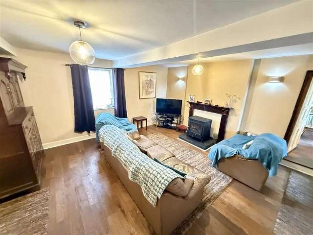 5 bed house for sale