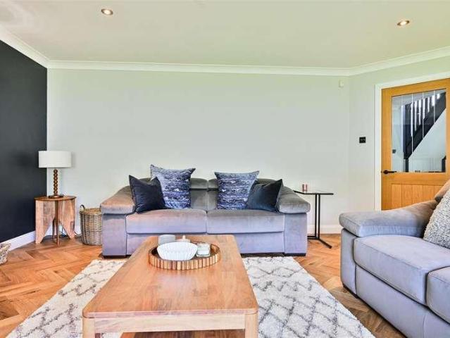 5 bed house for sale