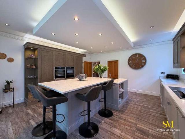 5 bed house for sale
