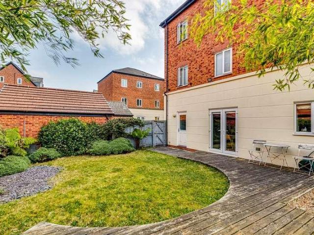 5 bed house for sale