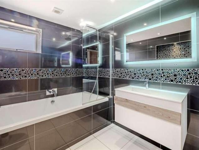 5 bed house for sale