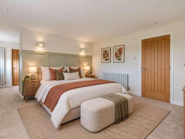 5 bed house for sale