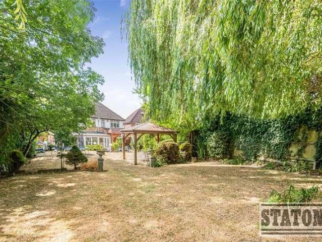 5 bed house for sale