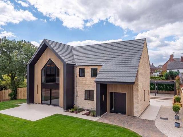 5 bed house for sale