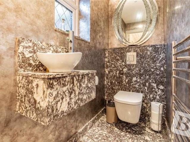5 bed house for sale