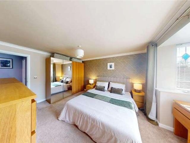 5 bed house for sale