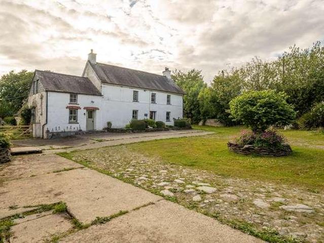5 bed house for sale
