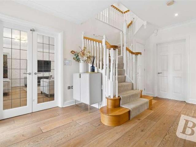 5 bed house for sale
