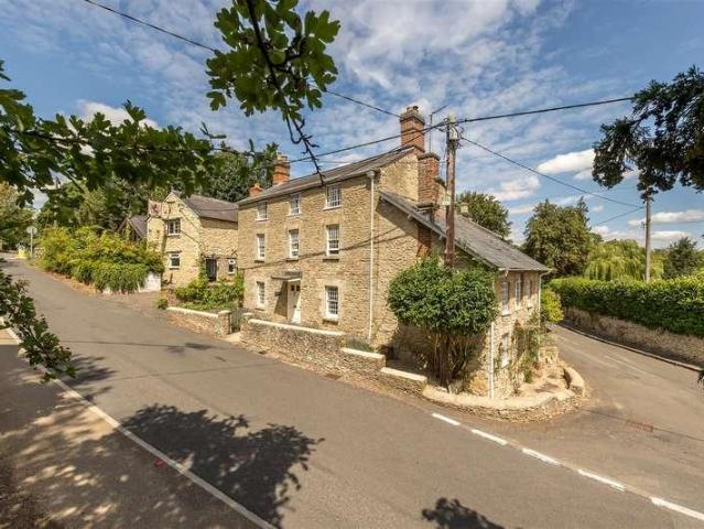 5 bed house for sale