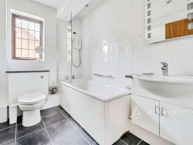 5 bed house for sale