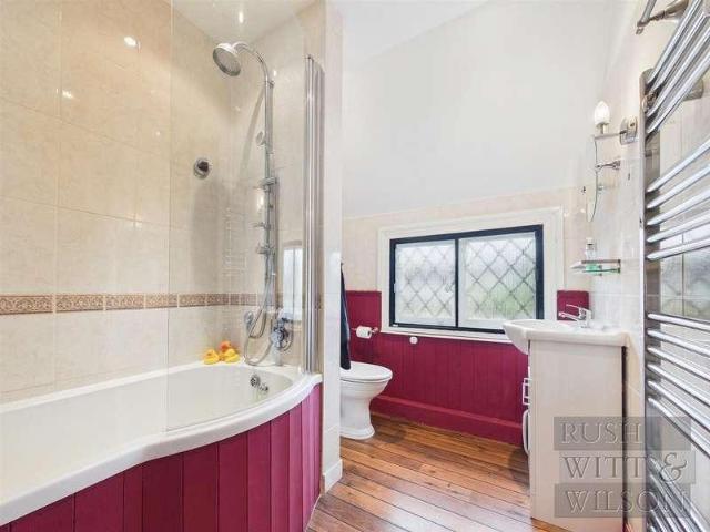 5 bed house for sale