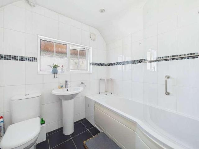 5 bed house for sale