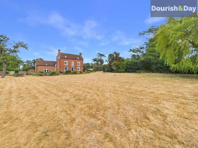 5 bed house for sale