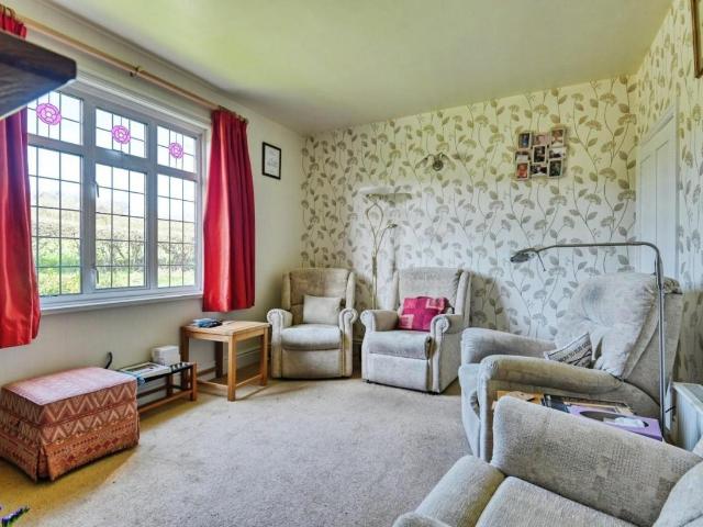5 bed house for sale