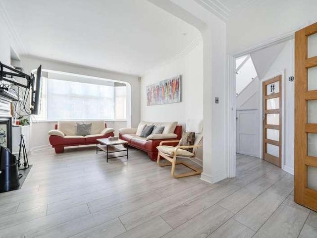 5 bed house for sale
