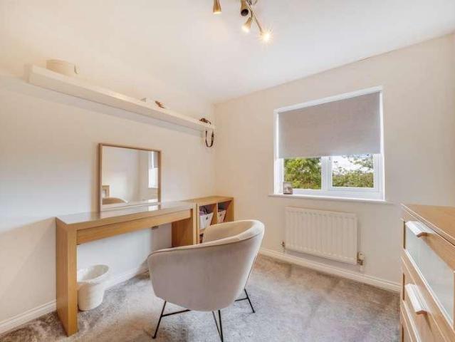 5 bed house for sale