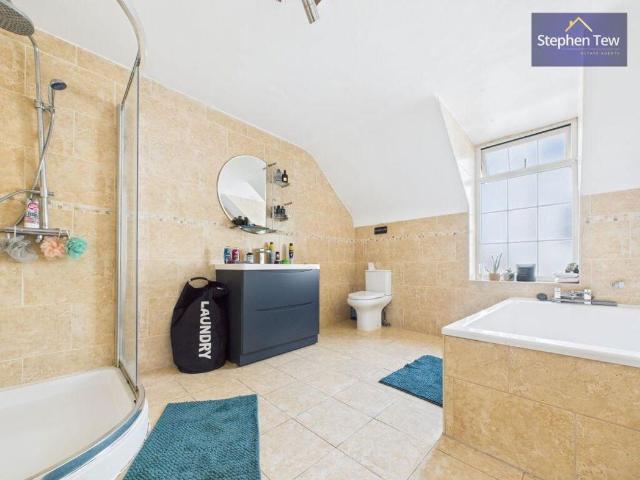 5 bed house for sale